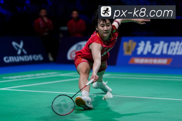 詹姆斯父子打高尔夫遭遇惊险瞬间水中突然现鳄鱼老詹勇敢捡球再现赛场复盘